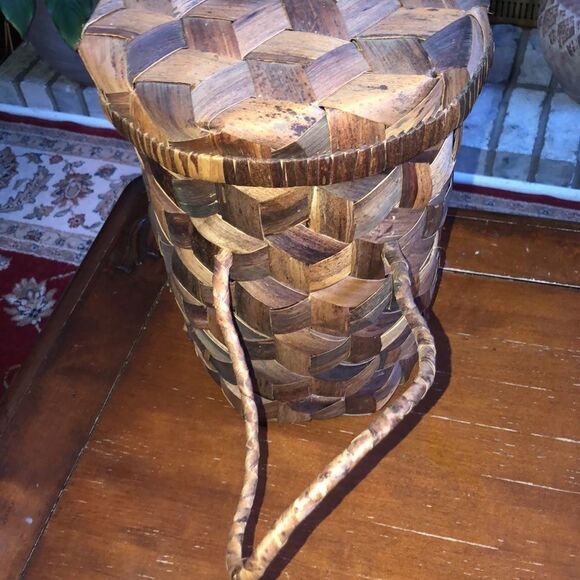 Bamboo Woven Pleated Handmade Cylinder Tube Basket with a Lid and Handles - Picture 4 of 10